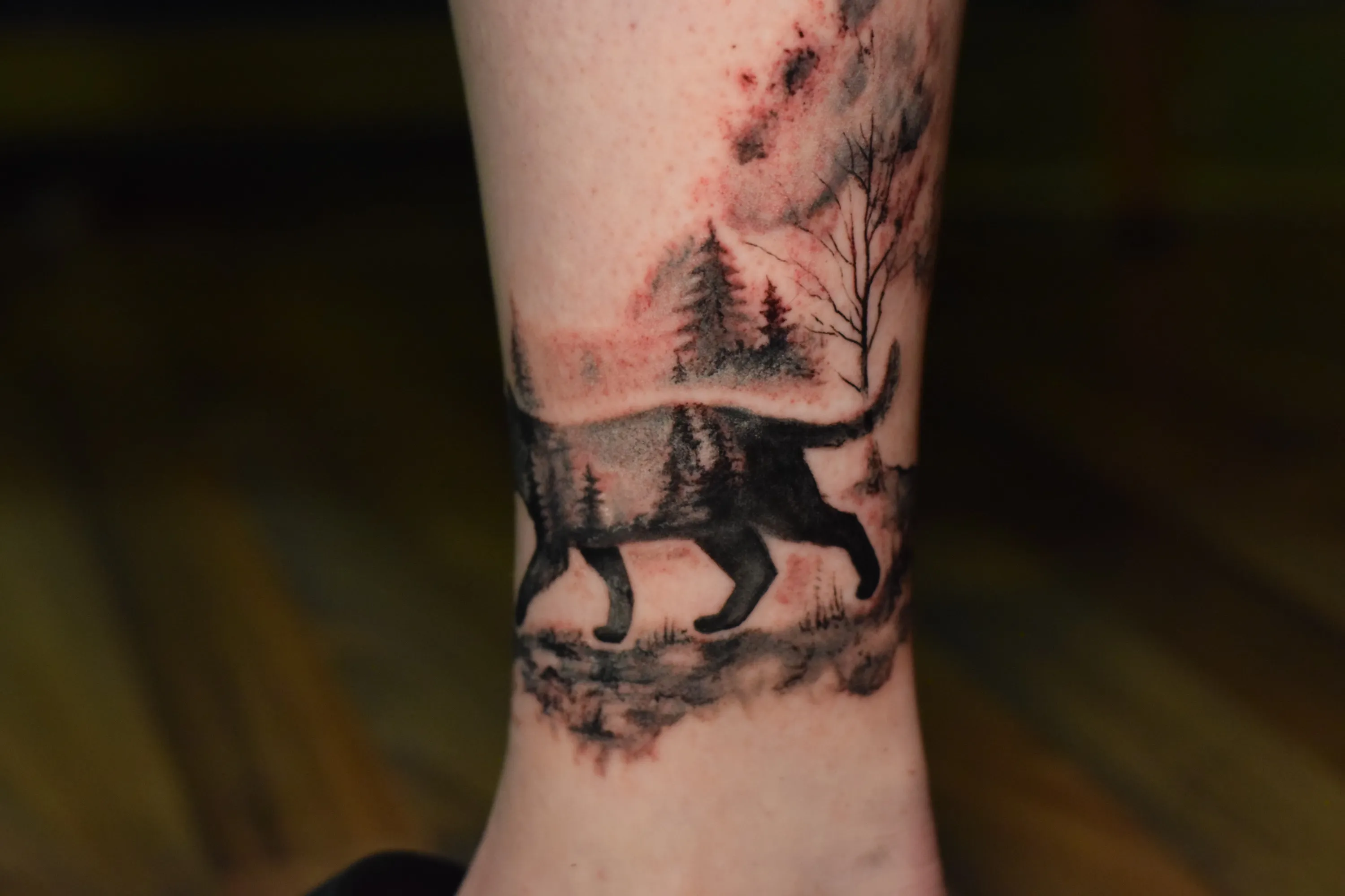 Detailansicht Watercolor-Tattoo Luchs im Wald